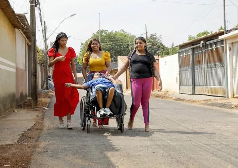 Asfalto no Sol Nascente: Uma Revolução na Acessibilidade e Dignidade