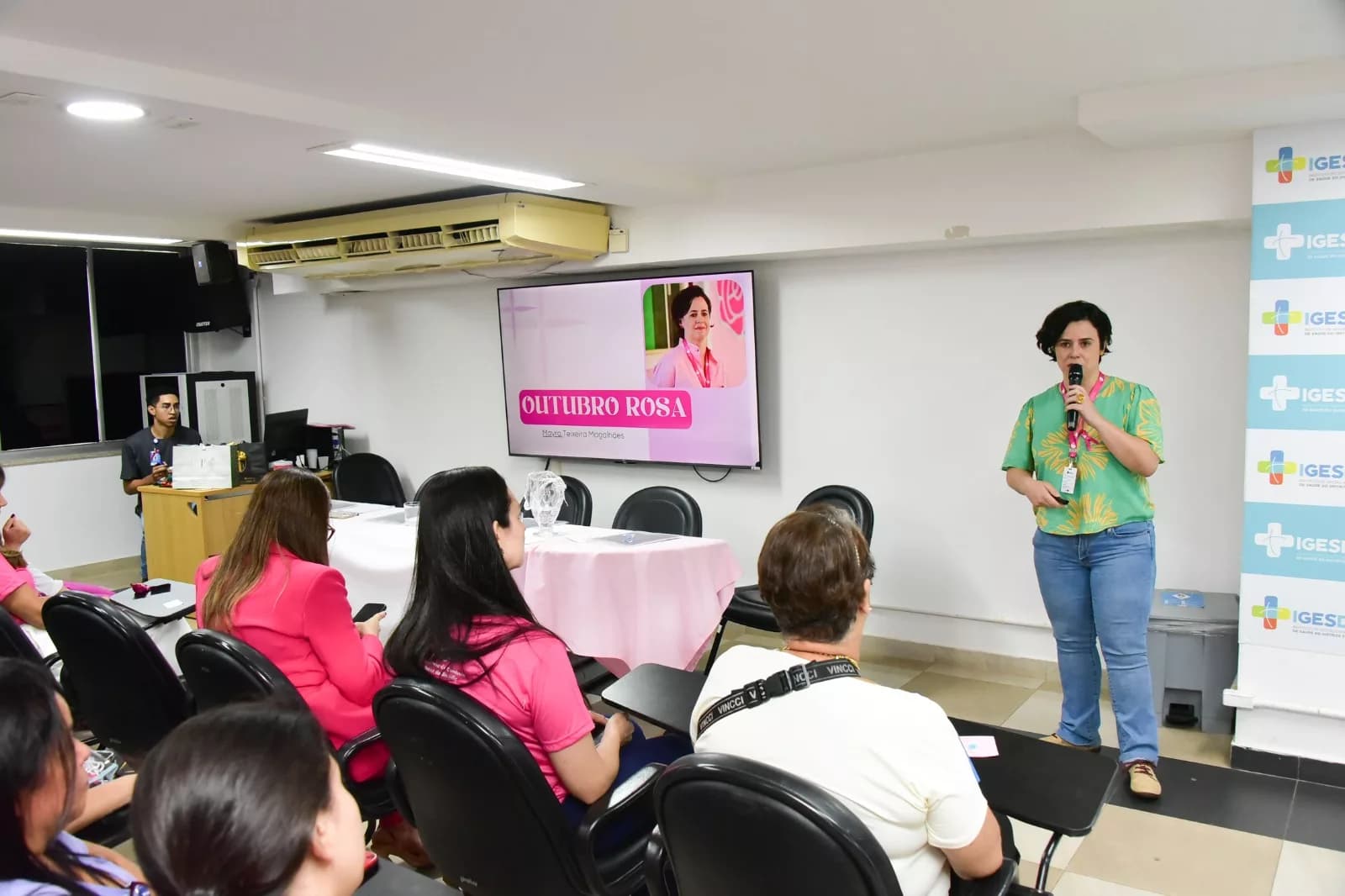 Hospital de Base Realiza Ação de Conscientização no Outubro Rosa para Colaboradoras