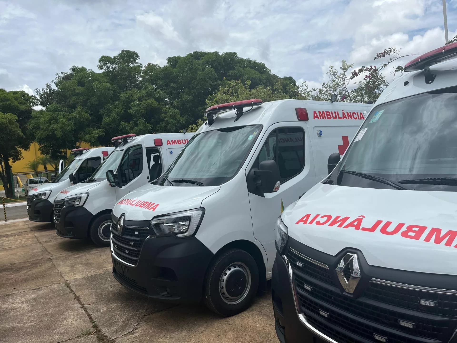 Rede Pública de Saúde do DF recebe nove novas ambulâncias para transporte de pacientes