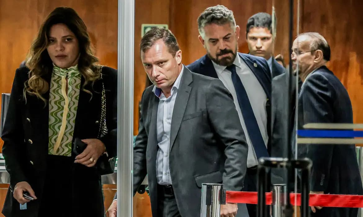 STF mantém acordo de delação de Mauro Cid após esclarecimentos