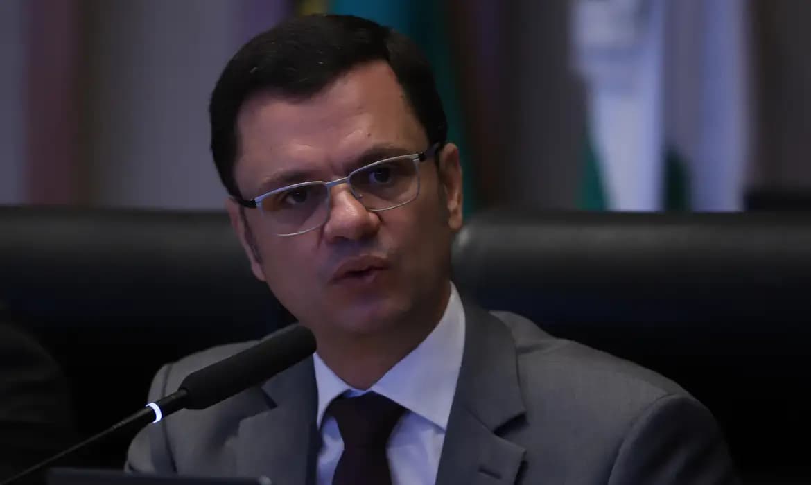 Moraes autoriza Anderson Torres a acompanhar mãe em tratamento contra câncer