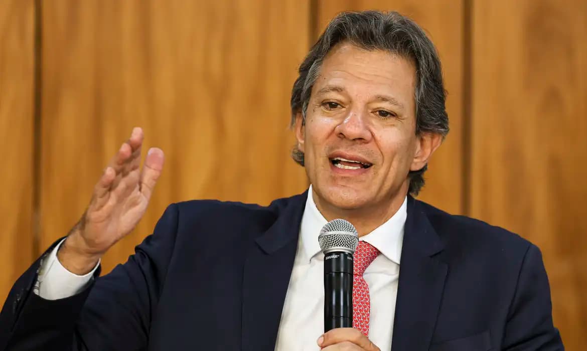 Haddad anuncia isenção de IR para rendas de até R$ 5 mil e maior taxação para altas rendas