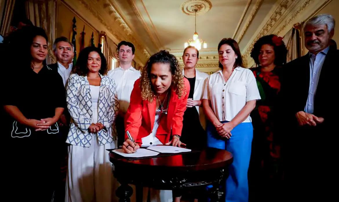 Ministra Anielle Franco destaca educação e regulação como caminhos contra o racismo nas redes