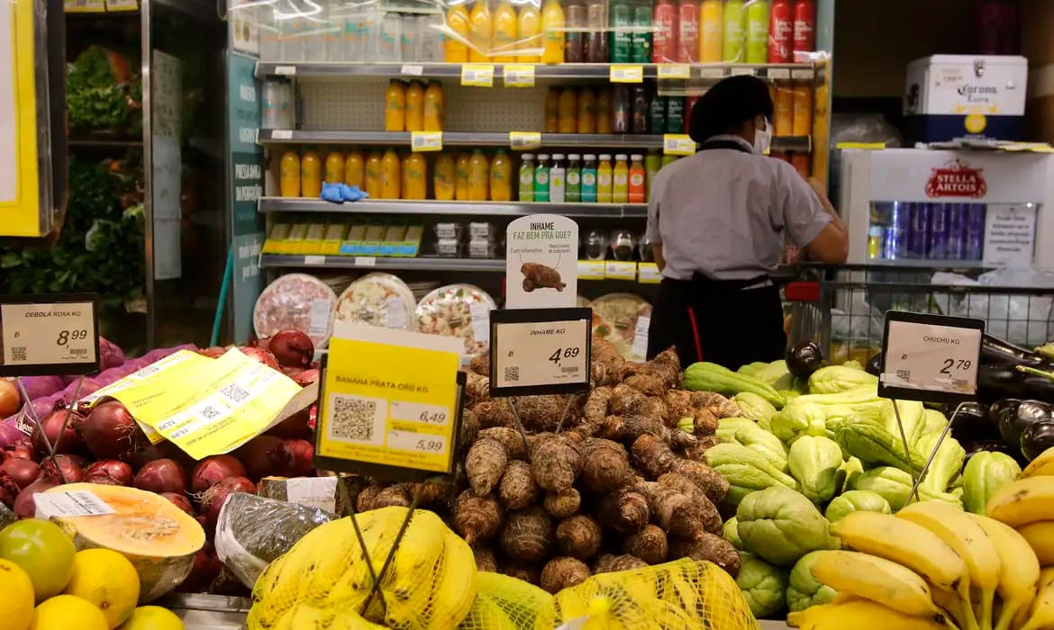 Prévia da inflação oficial sobe para 0,62% em novembro, com destaque para alimentos e bebidas
