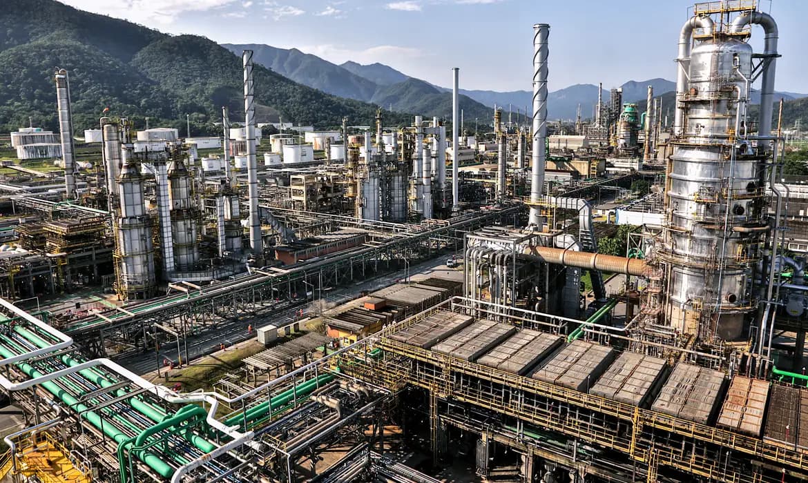 Petrobras registra lucro expressivo de R$ 32,6 bilhões e impulsiona investimentos em produção