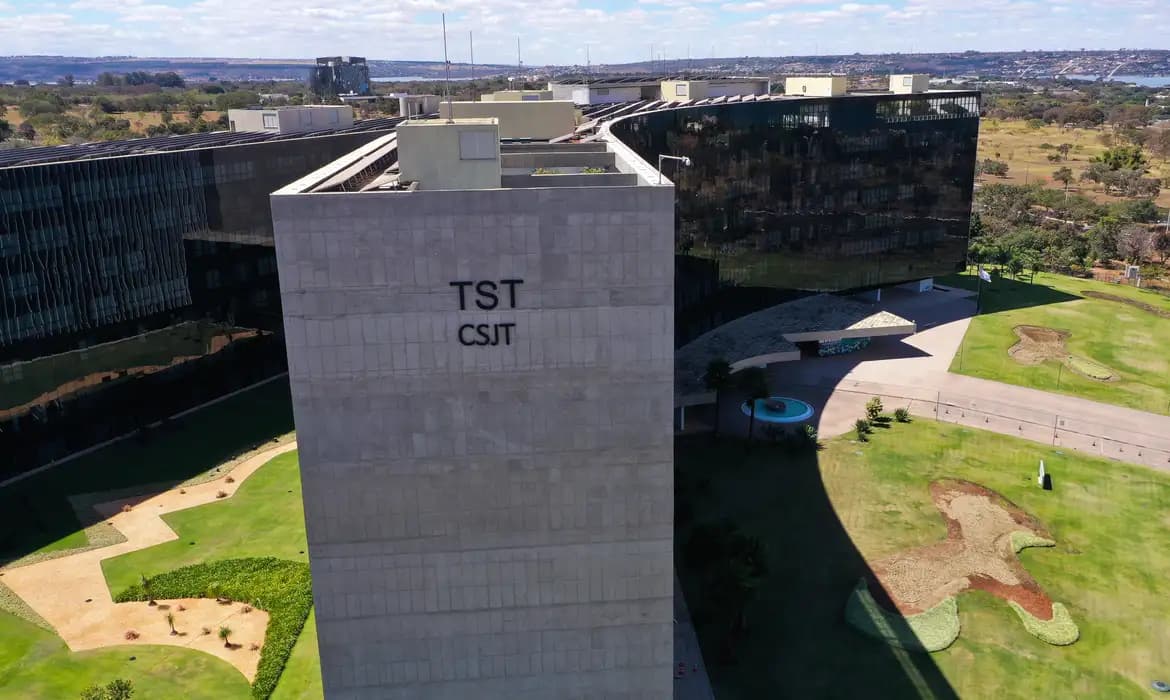 Reforma trabalhista é aplicada a contratos anteriores à lei, decide TST