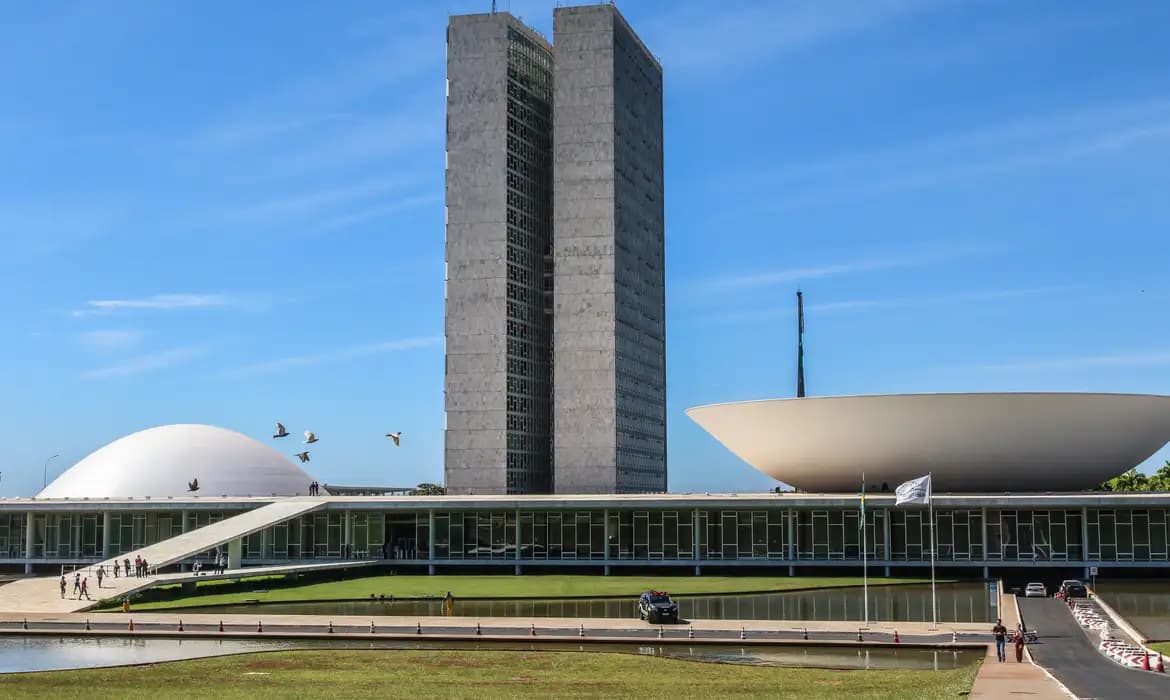 Câmara aprova taxação de 15% sobre lucros de multinacionais no Brasil