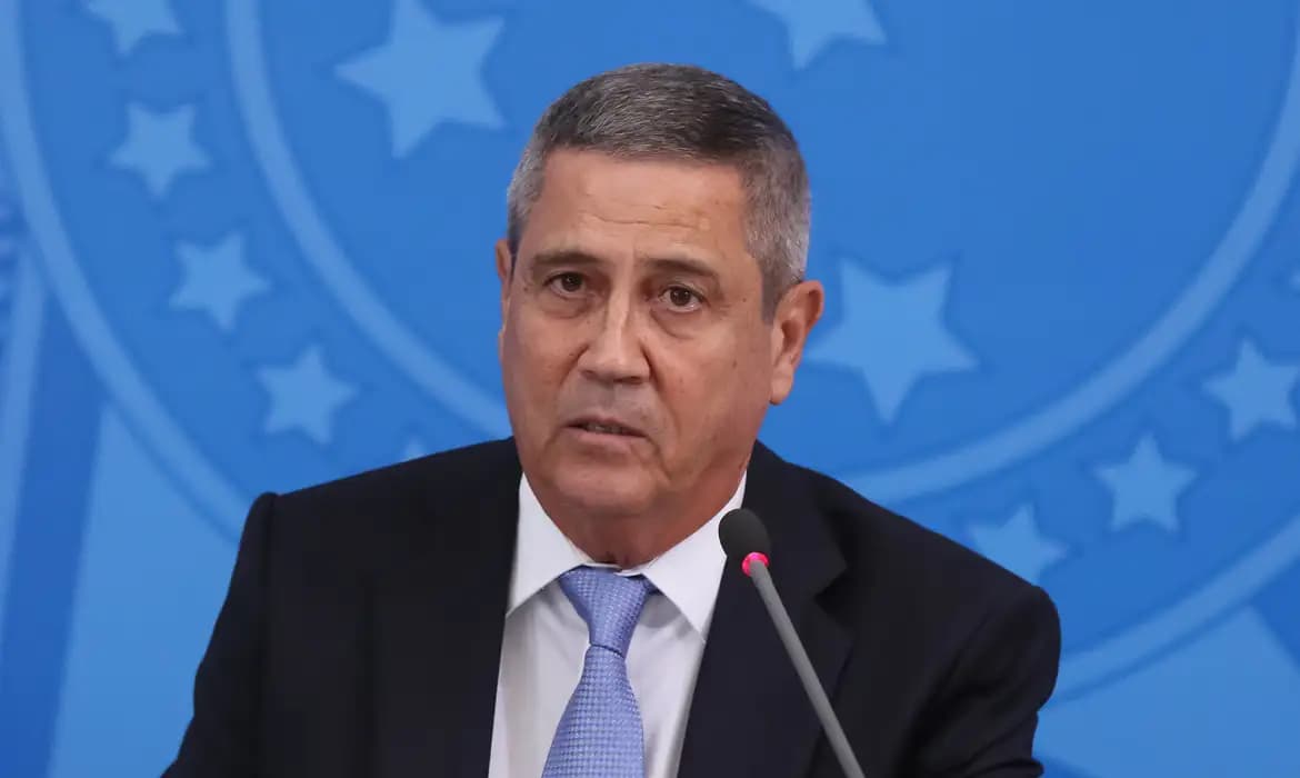 PGR defende manutenção da prisão de Braga Netto no STF