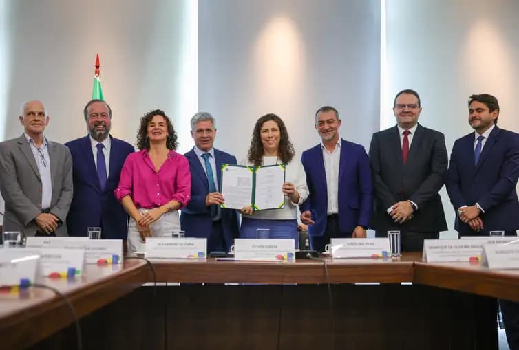 Governo federal assina acordos para modernizar empresas estatais e fortalecer governança