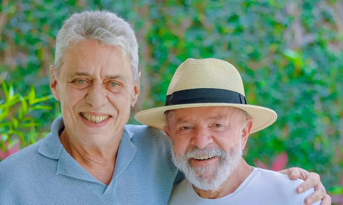 Lula recebe visita de Chico Buarque durante recuperação em São Paulo