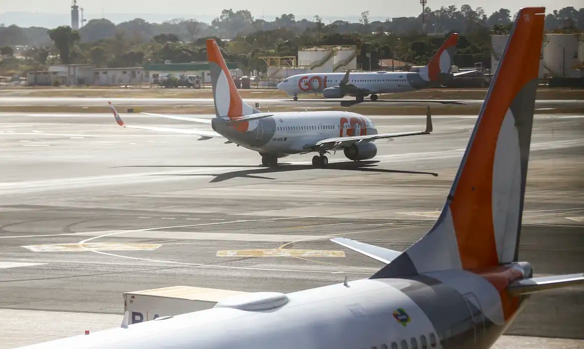 Azul e Gol iniciam negociações para fusão no mercado aéreo brasileiro