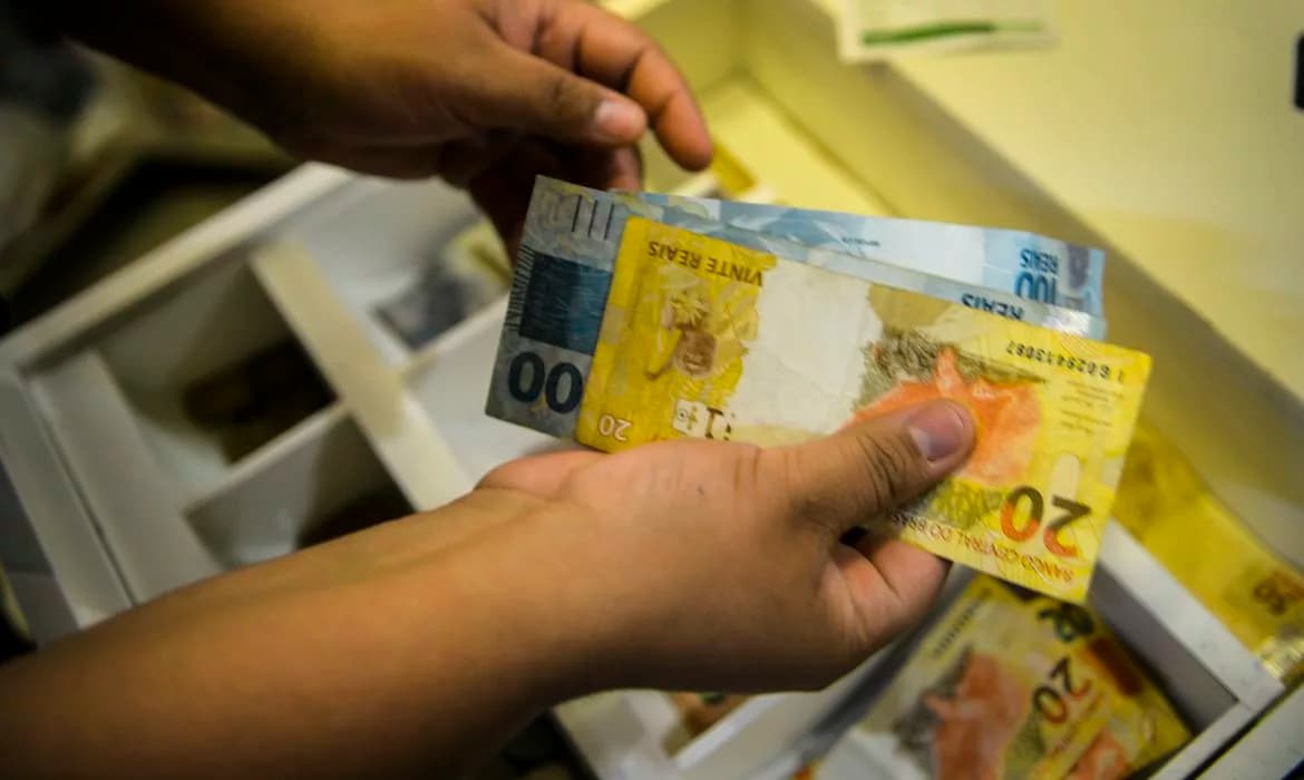 Bets impactam economia e causam endividamento: varejo perde R$ 103 bilhões em 2024, aponta CNC