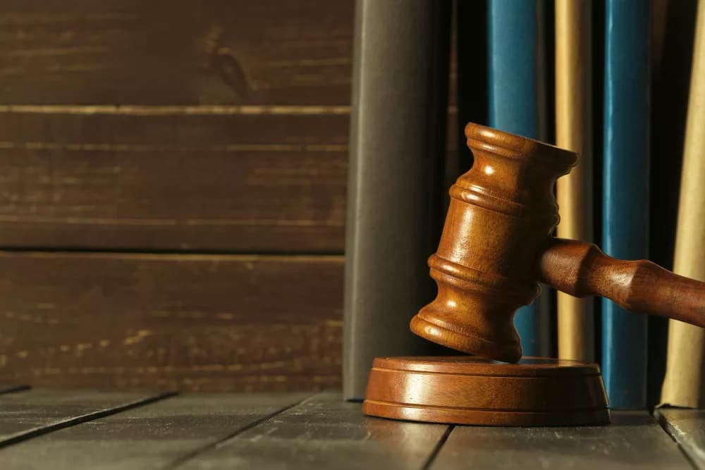 Juiz revoga prisão de suspeito de agressão e gera debate sobre feminismo punitivista