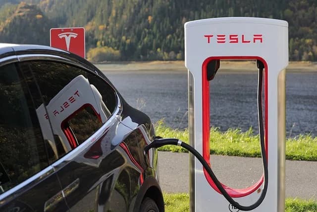 Elon Musk perde R$ 242 bilhões, mas mantém liderança entre os mais ricos do mundo