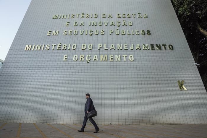 Congresso Nacional avança na votação do Orçamento 2025, trazendo perspectivas positivas para benefícios sociais e reajustes salariais