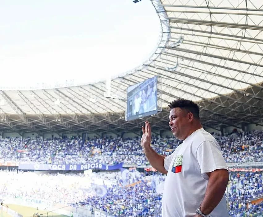 Ronaldo Fenômeno enfrenta conflito de interesse e segue firme na carreira política