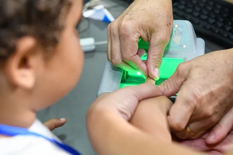 Sejus-DF emite nova Carteira de Identidade Nacional gratuitamente para crianças e adolescentes