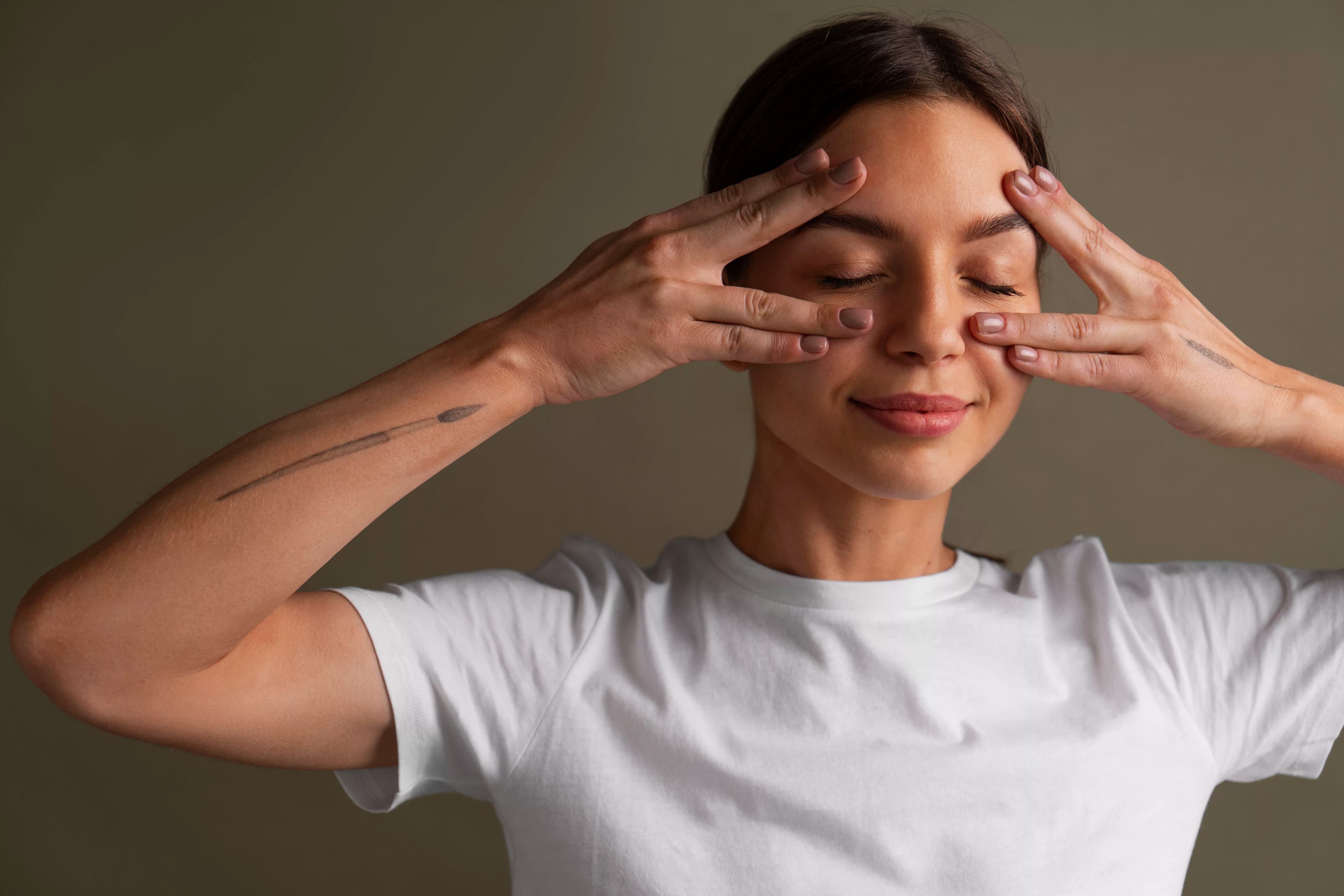 Olheiras: Dermatologista ensina truques caseiros para suavizar manchas abaixo dos olhos