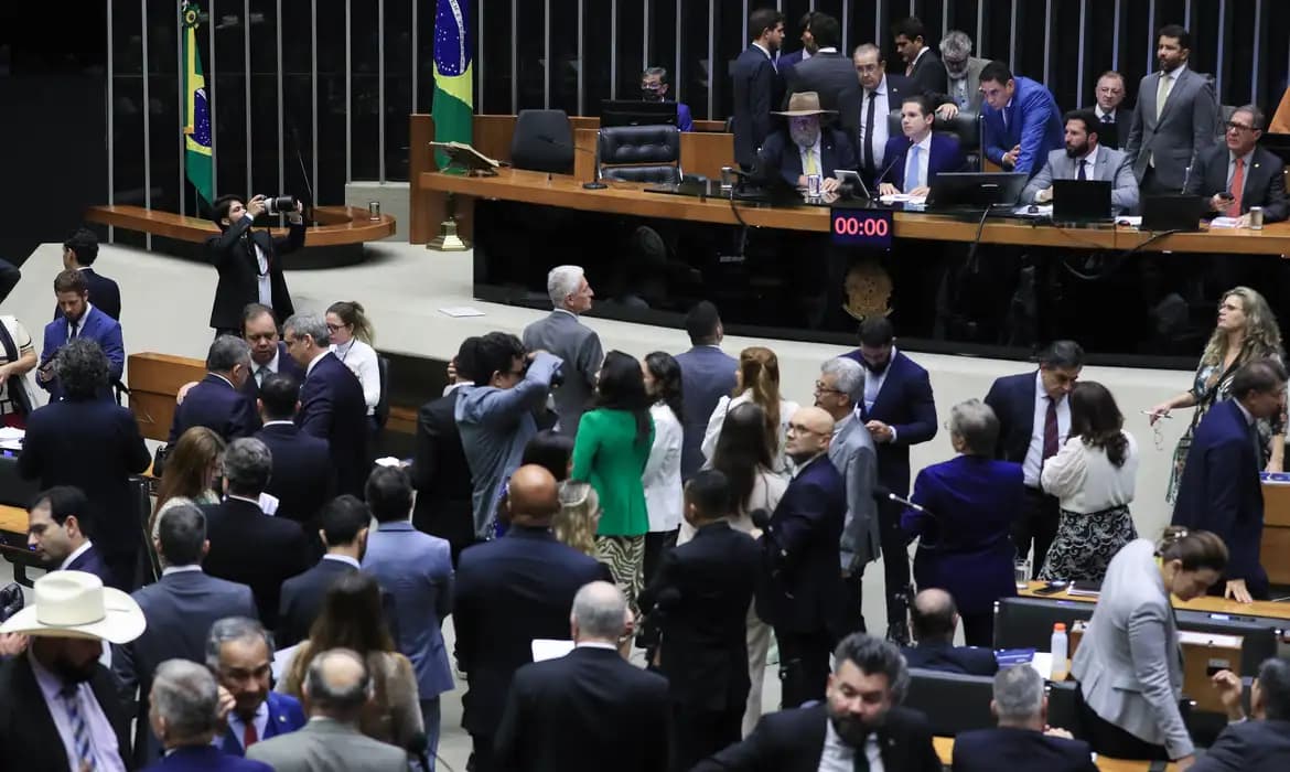 Câmara aprova reajuste salarial para servidores