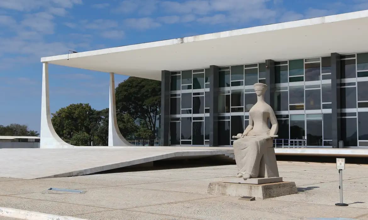 Defesa de Garnier insiste em depoimento do comandante da Marinha