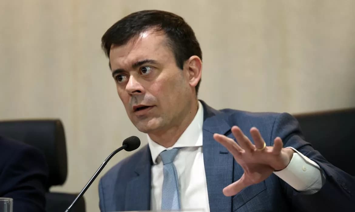 Governo busca alternativas ao IOF após pressão do Congresso