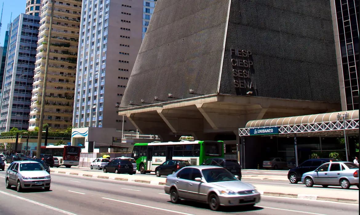IOF: Aumento gera críticas de bancos e indústria