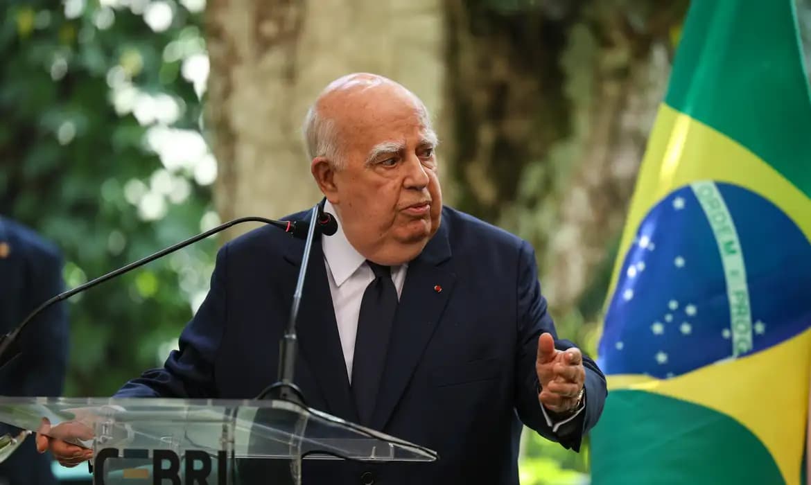 Morre embaixador Marcos Azambuja aos 90 anos