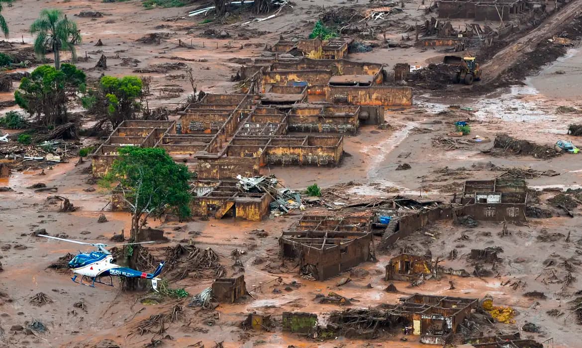 MP processa escritórios por cláusulas abusivas em caso Mariana