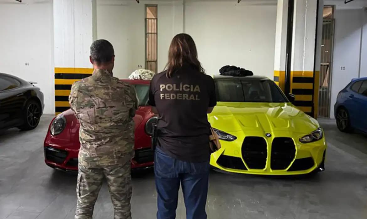 PF apreende R$ 3,2 milhões em carros de luxo do “Careca do INSS”