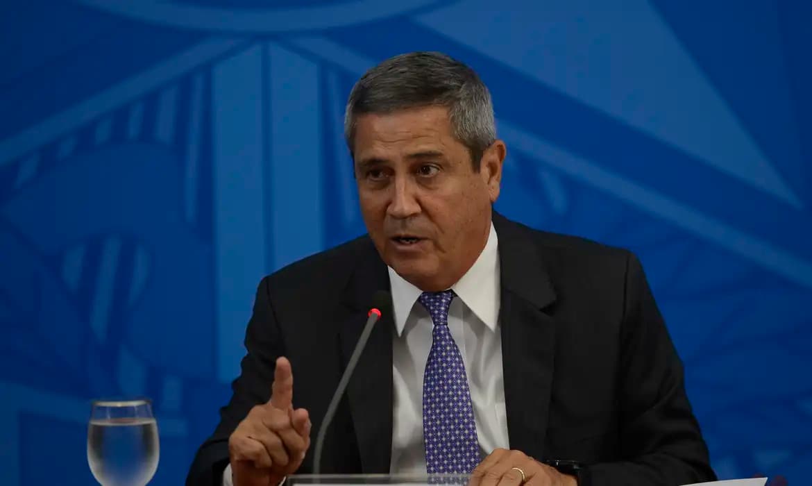 PGR mantém prisão preventiva de Braga Netto