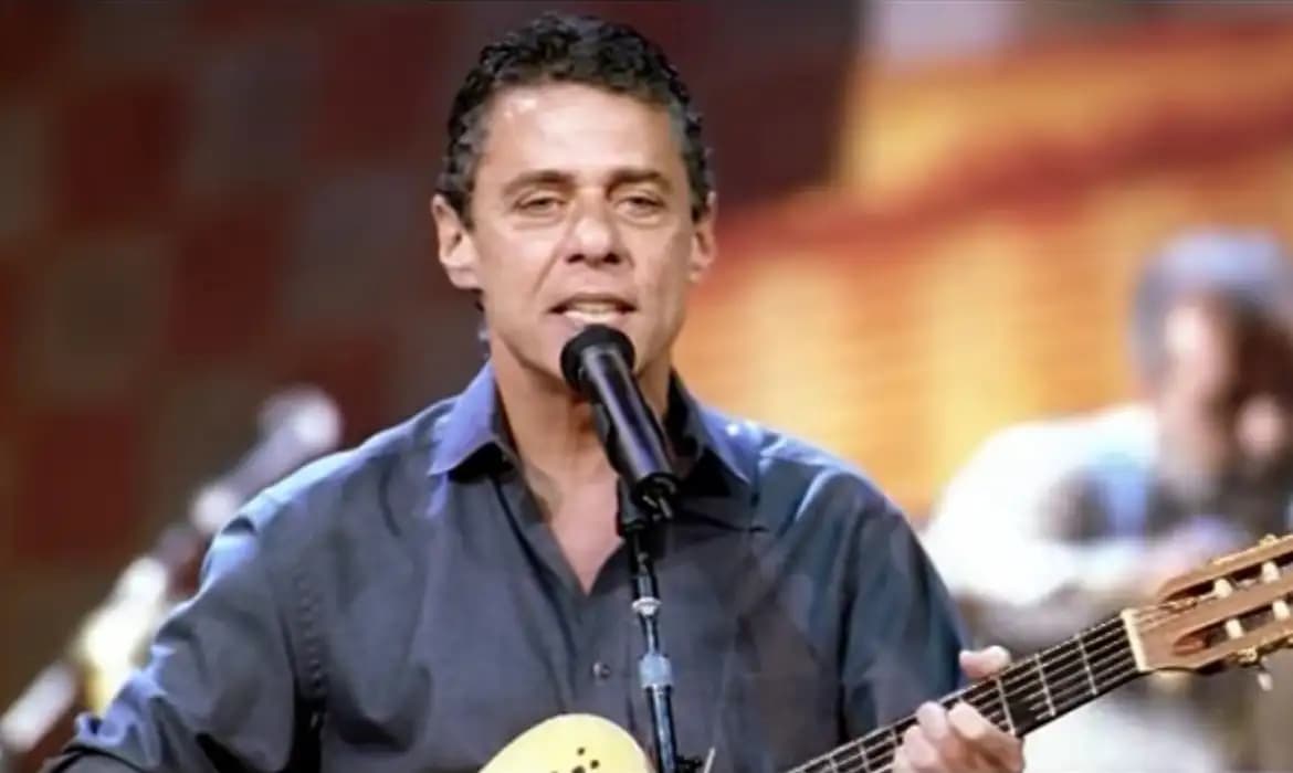 81 anos de Chico Buarque: jornalista destaca sua luz sobre os marginalizados