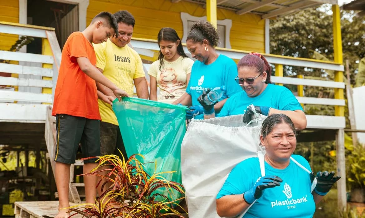 Bônus impulsiona reciclagem e combate pobreza na Amazônia