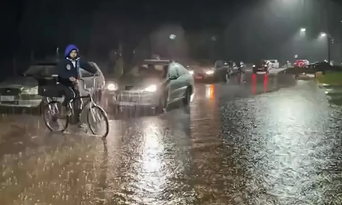 Chuvas no RS perdem força, mas deixam milhares desalojados