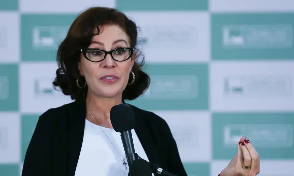 Deputada Zambelli foge para a Europa após condenação