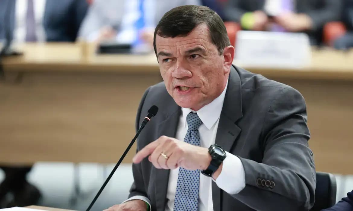 Ex-ministro alerta Bolsonaro sobre golpe em 2022