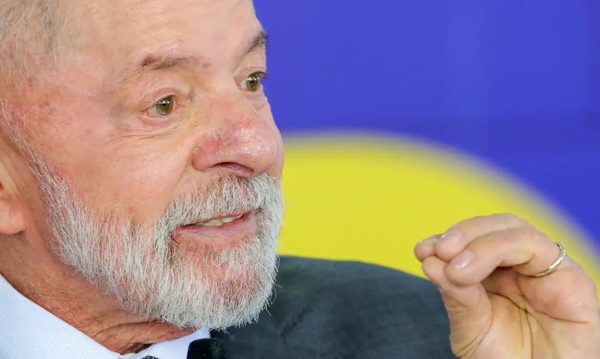 Lula anuncia crédito para motos elétricas e auxílios sociais