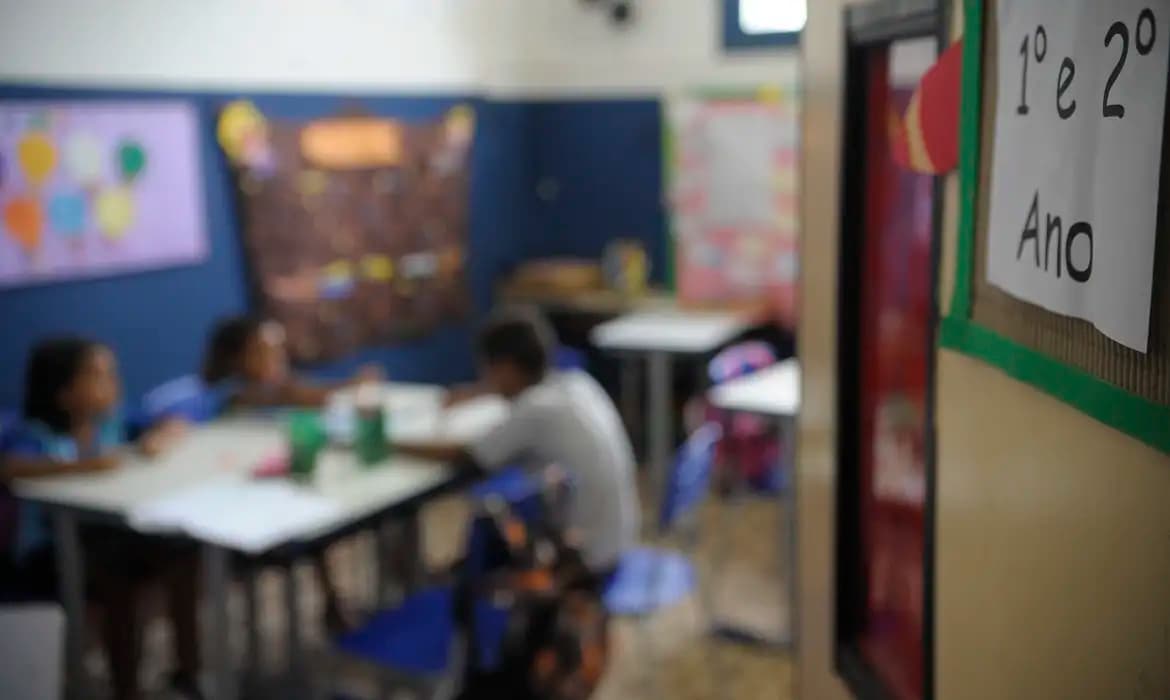 Lula cria prêmio para valorizar avanços na educação básica municipal