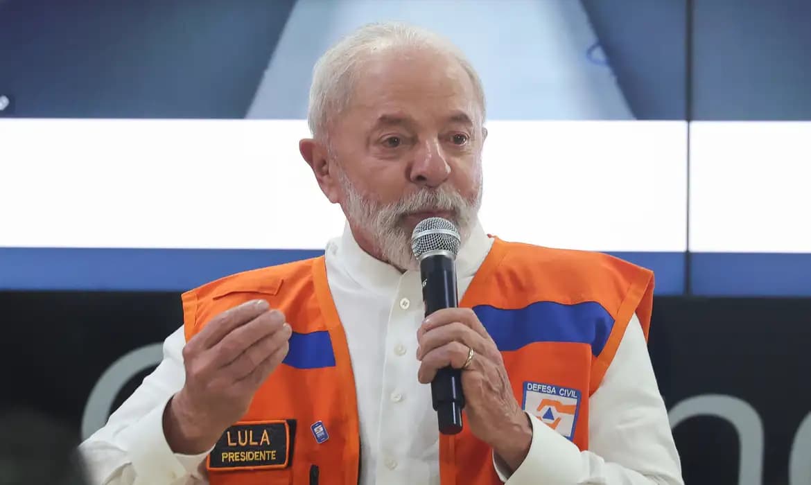 Lula lamenta 8 mortes em queda de balão em SC