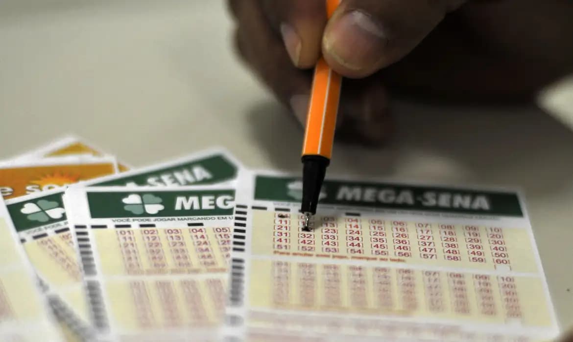 Mega-Sena acumula: R$ 100 milhões no próximo sorteio