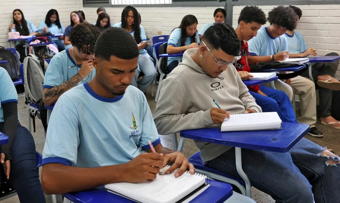 Pé-de-Meia: Nascidos em Maio e Junho Recebem Hoje R$ 200 do Incentivo