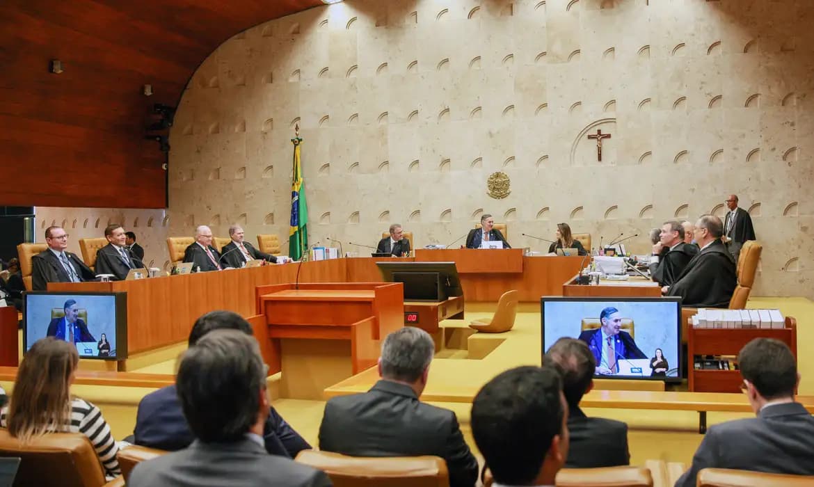 STF adia decisão sobre responsabilidade de redes sociais