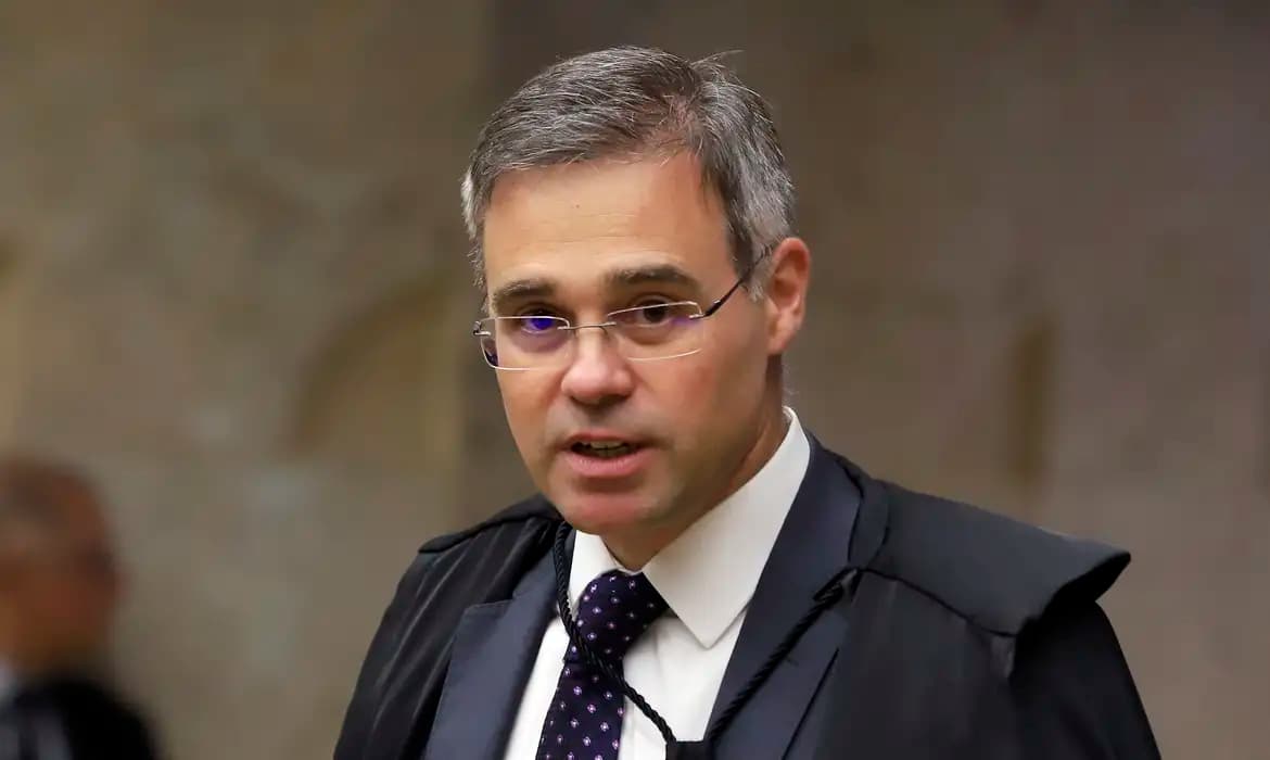 STF retoma debate: responsabilização de redes sociais em foco
