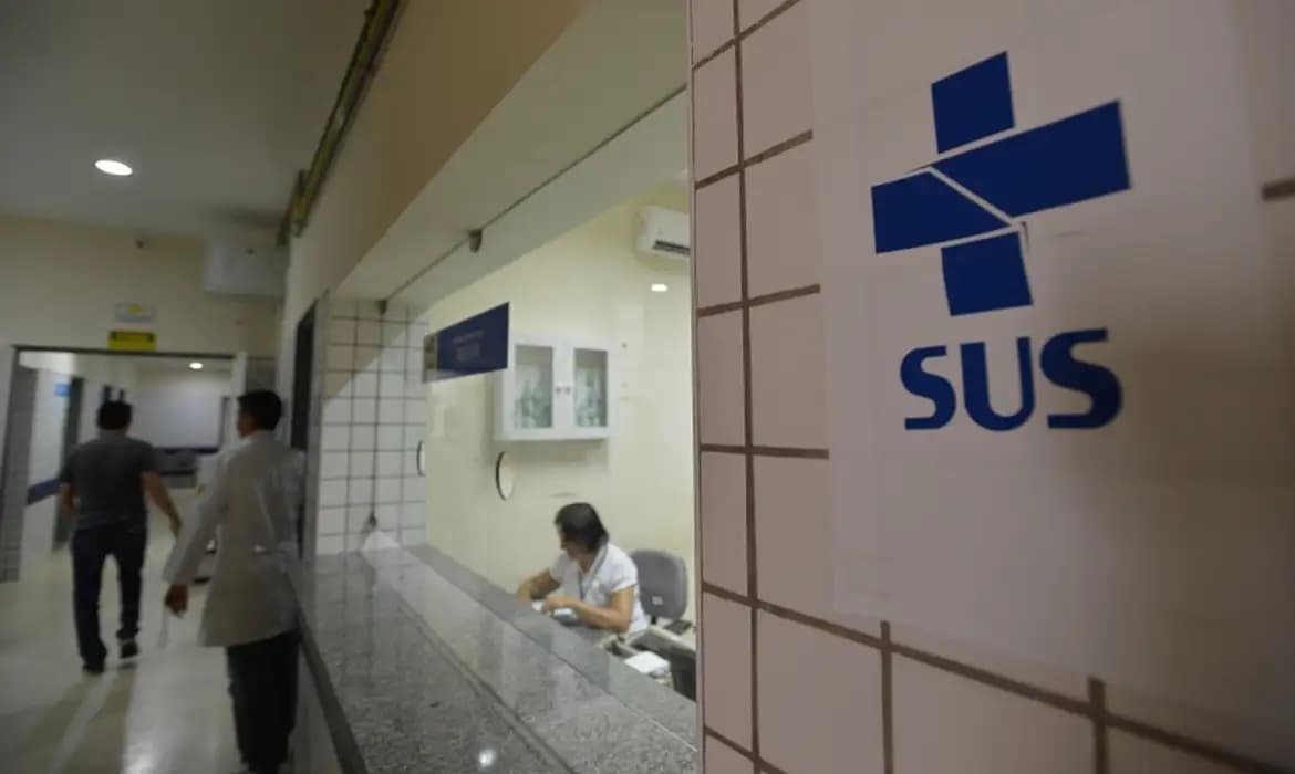 AgSUS lança edital para 130 vagas com salários de até R$ 16.663