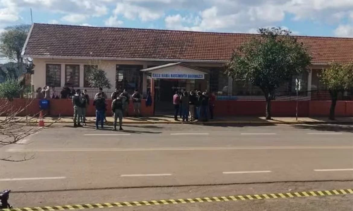 Apoio à escola do RS após ataque: MEC envia psicólogos e estado reforça segurança