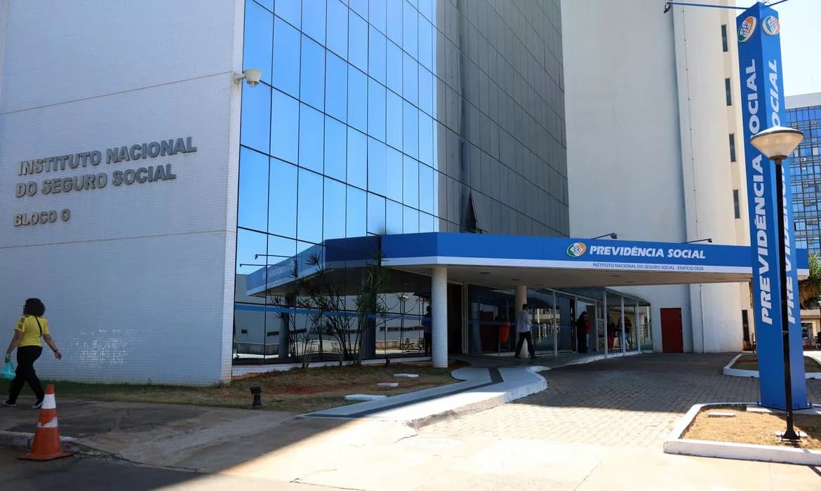 Aposentados têm até 21/07 para aderir à devolução de descontos do INSS