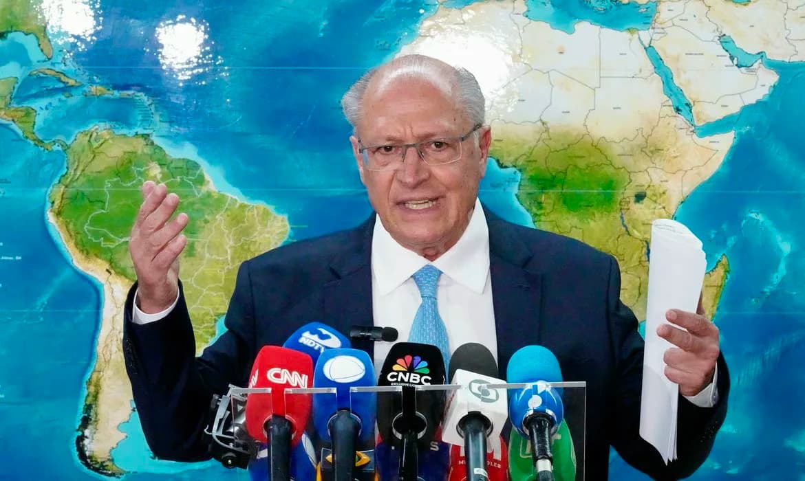 Brasil agirá contra tarifa dos EUA que afeta 35,9% de exportações, diz Alckmin