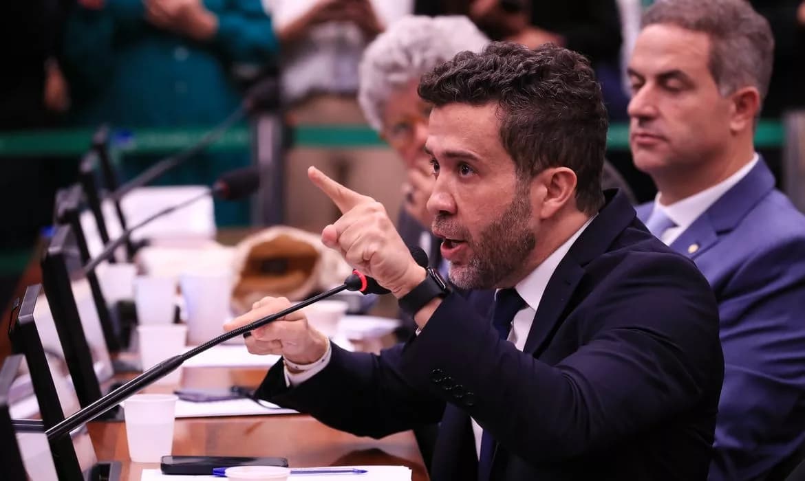 Câmara pune Janones com suspensão de 3 meses por ofensas a Nikolas Ferreira