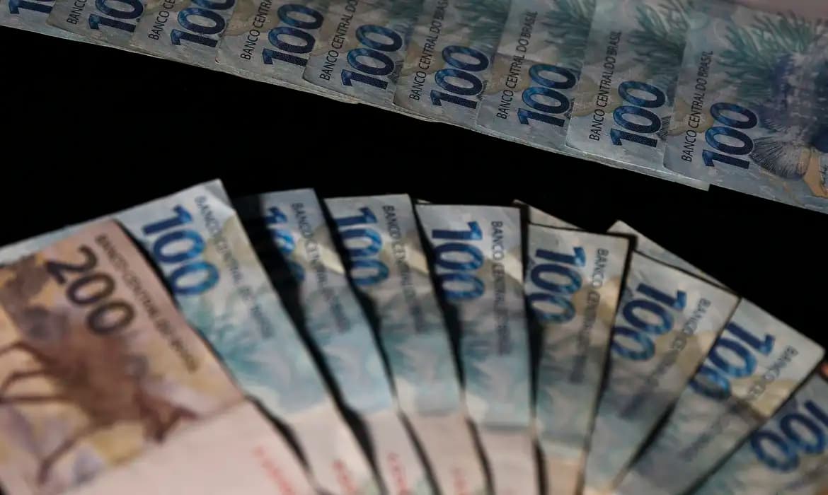 Dívida pública ultrapassa R$ 7,8 trilhões em junho, alta de 2,77%