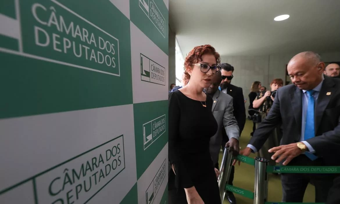 Foragida, Carla Zambelli é presa na Itália; Câmara age por perda de mandato
