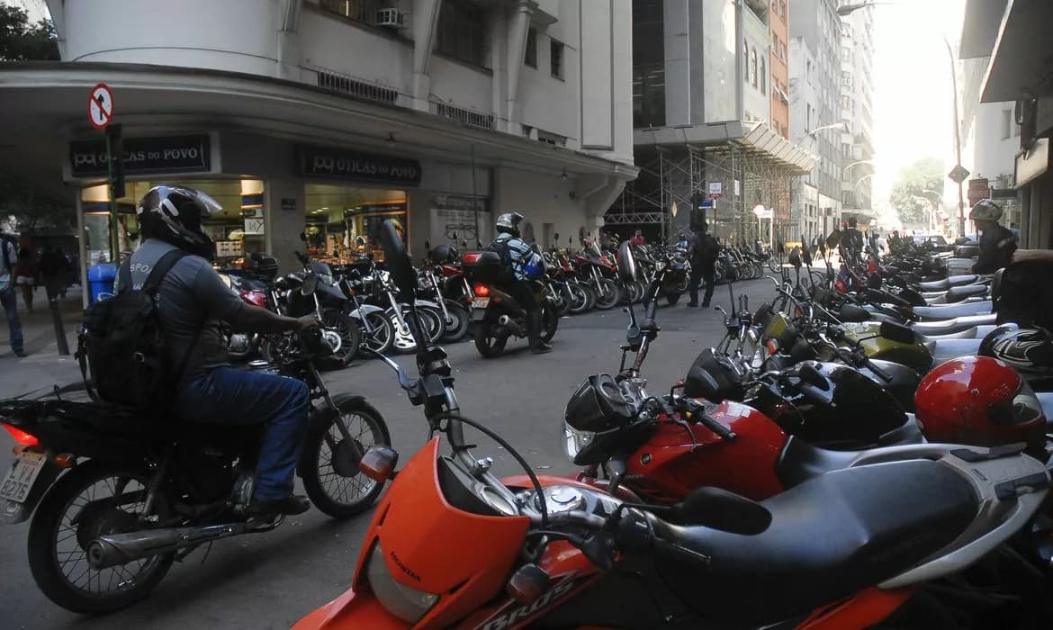 Frota de motos cresce 42% em 10 anos e atinge 35 milhões no Brasil